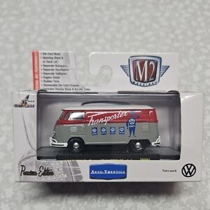 2015 M2 Machines 1960 VW Delivery Van USA Model TGS01 15-64